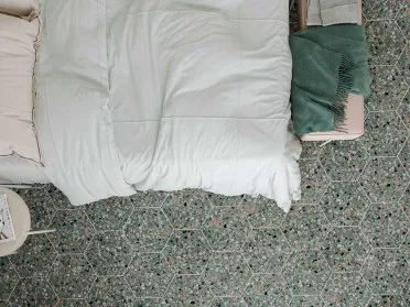 Керамогранит Terrazzo White (123380) 32x36.8 от DNA Tiles (Испания)